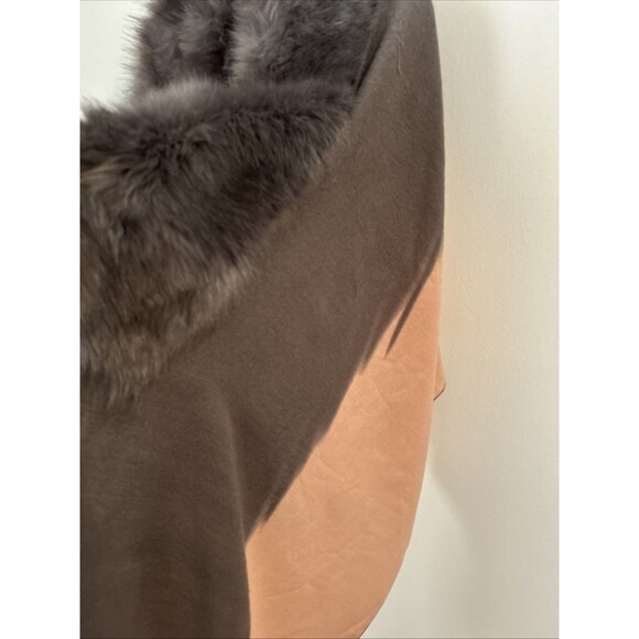 Women’s Faux Fur Wrap Shawl - Picture 4 of 8